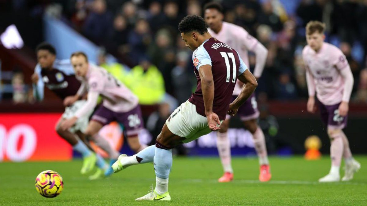 Aston Villa được đánh giá cao hơn Brentford
