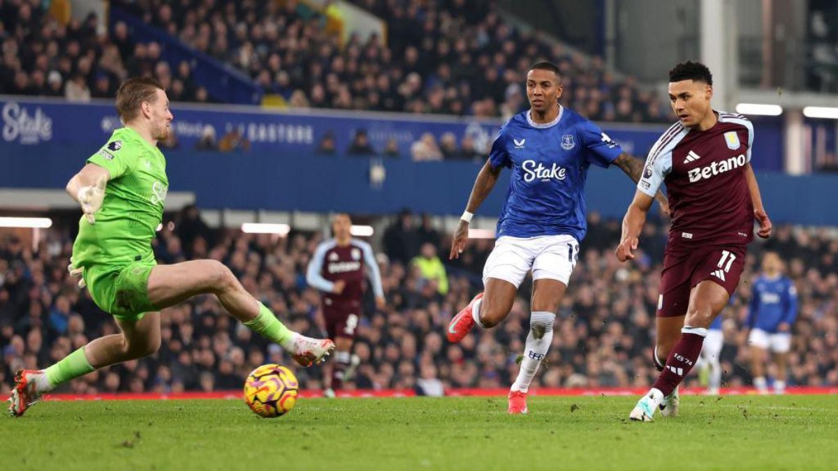 Aston Villa được đánh giá cao hơn Everton
