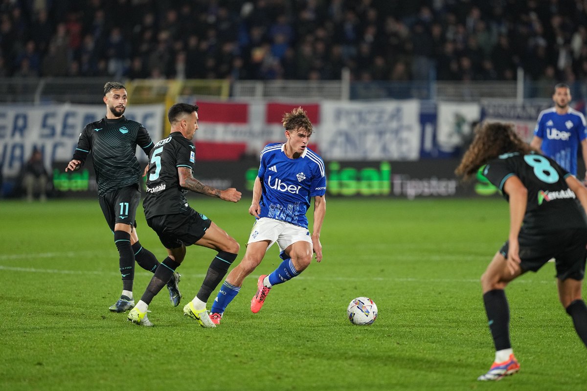 Lazio không quá vượt trội so với Como