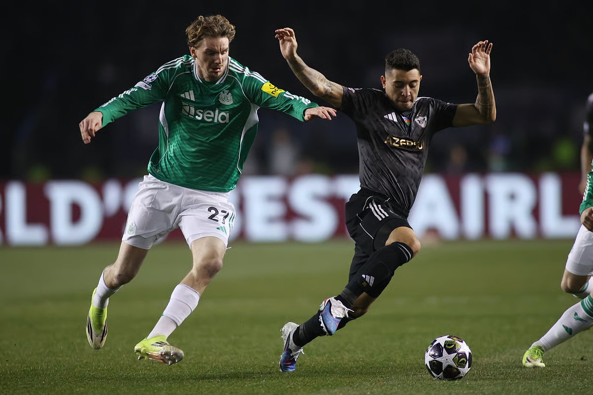 Newcastle áp đảo Qarabag