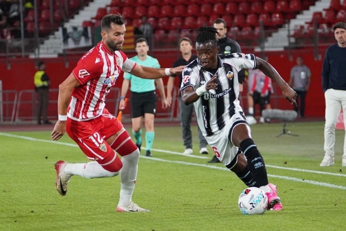 Castellon khó ngăn cản được Almeria