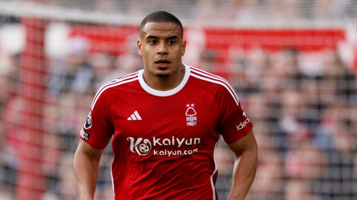 Liverpool phải cạnh tranh với MU khi mua Murillo