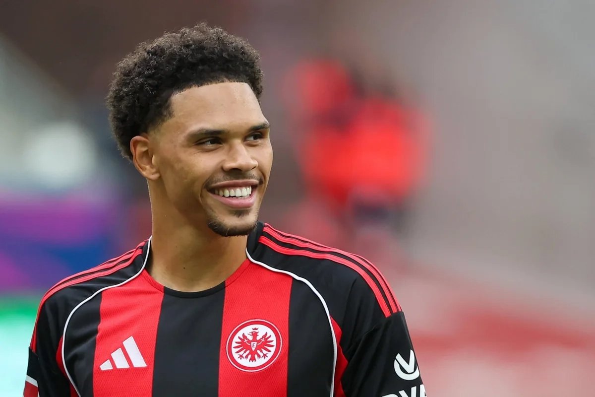 Liverpool bất ngờ tiếp cận Nnamdi Collins 2 The Kop mua Collins để gia cố hàng thủ