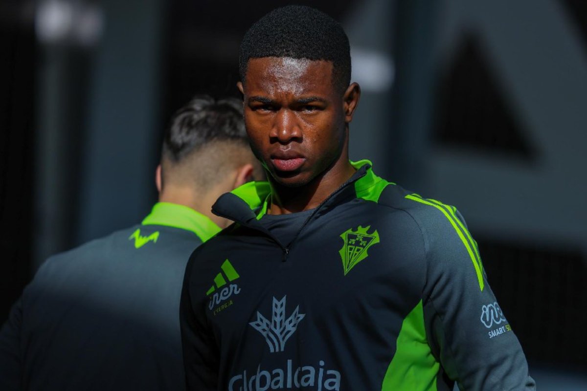 Arsenal quyết chiêu mộ Kofane