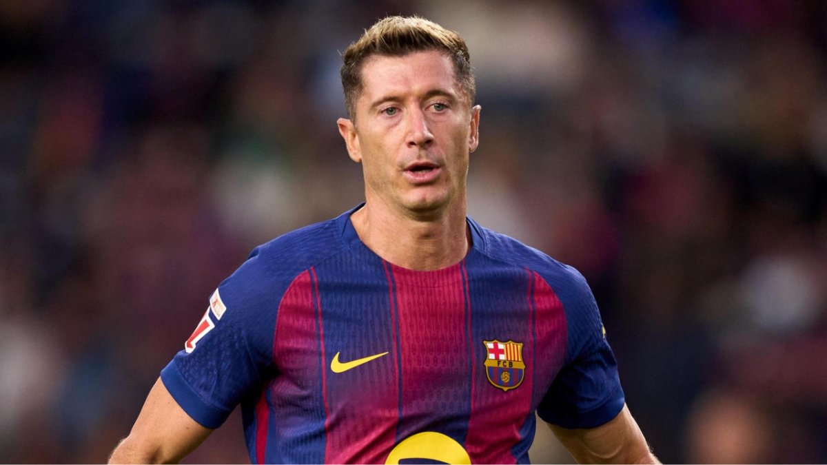 Hai ông lớn muốn chiêu mộ Robert Lewandowski 1 Barcelona chưa chốt tương lai của Robert Lewandowski