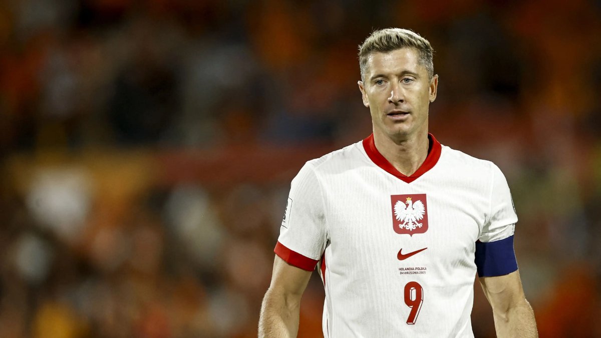 Hai ông lớn muốn chiêu mộ Robert Lewandowski 3 Lewandowski sẽ phải giảm lương nếu gia nhập Serie A