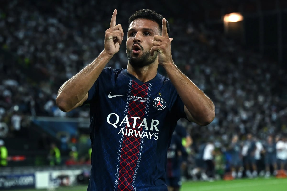 Barcelona mời gọi Goncalo Ramos tới Camp Nou 1 Barcelona muốn dùng Goncalo Ramos thay Lewandowski