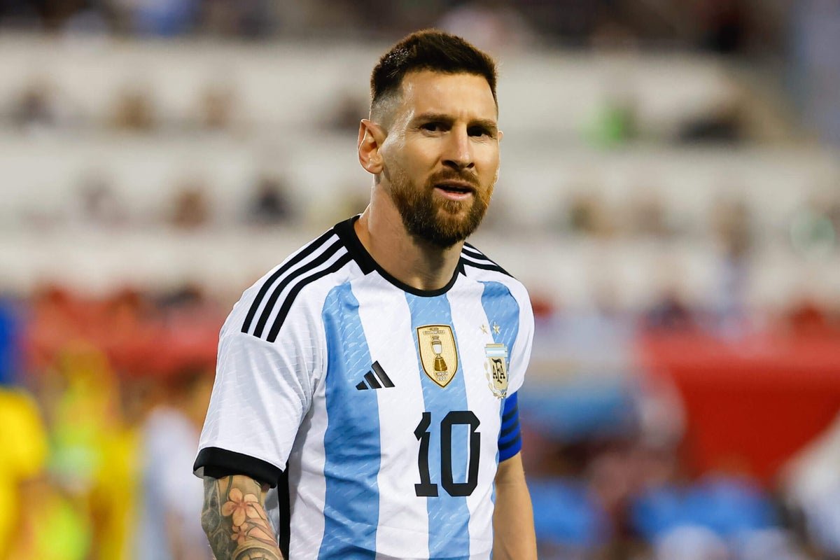 Lionel Messi quyết bảo vệ chức vô địch World Cup 1 Lionel Messi là cầu thủ vĩ đại nhất thế giới