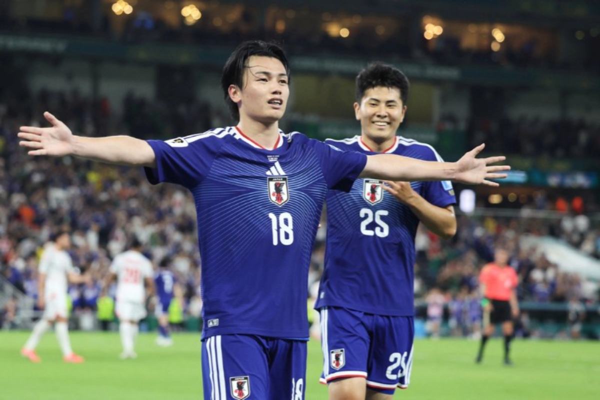 Ayase Ueda đóng góp 2 bàn thắng cho đội nhà