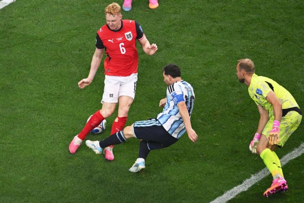 Lionel Messi lập cú đúp vào lưới ĐT Áo