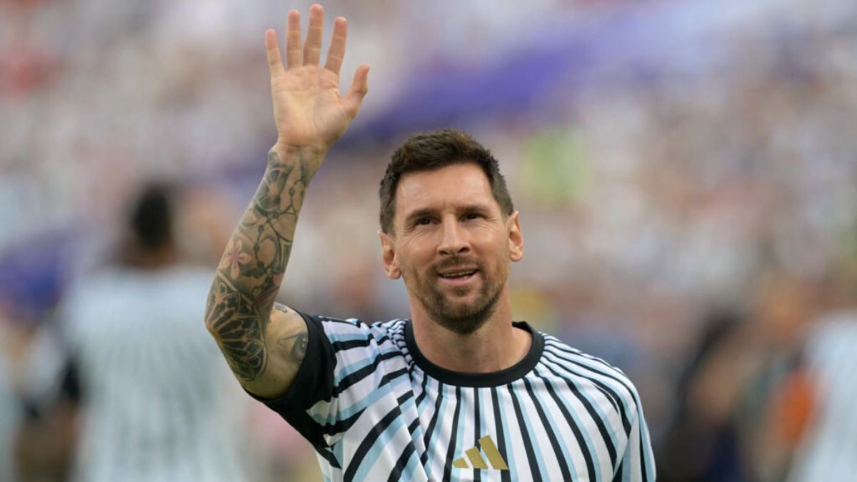 Messi lập hat-trick trước Algeria