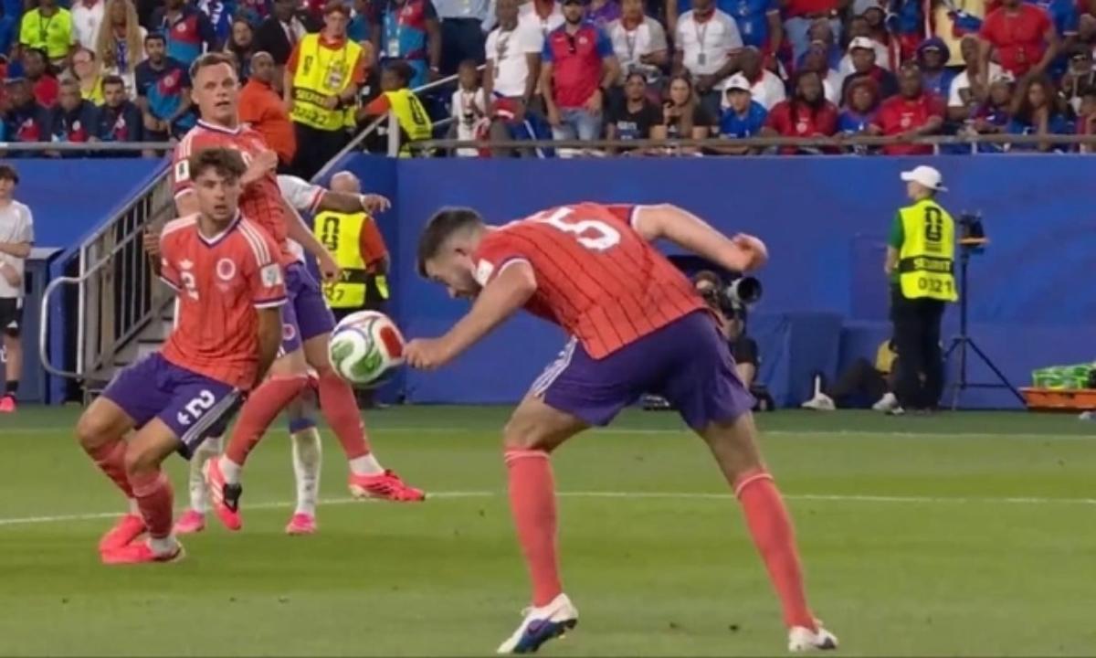VAR World Cup 2026 gây tranh cãi dữ dội 3 Các quyết định khó hiểu liên tục xuất hiện
